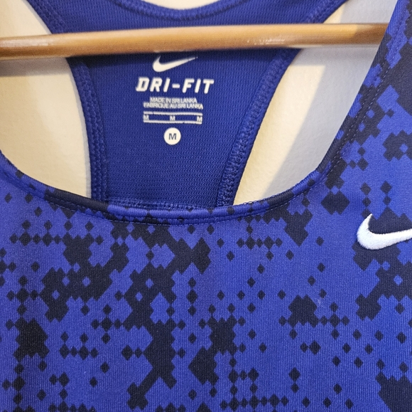 NIKE DRIFIT workout tank with bra support - Picture 2 of 4